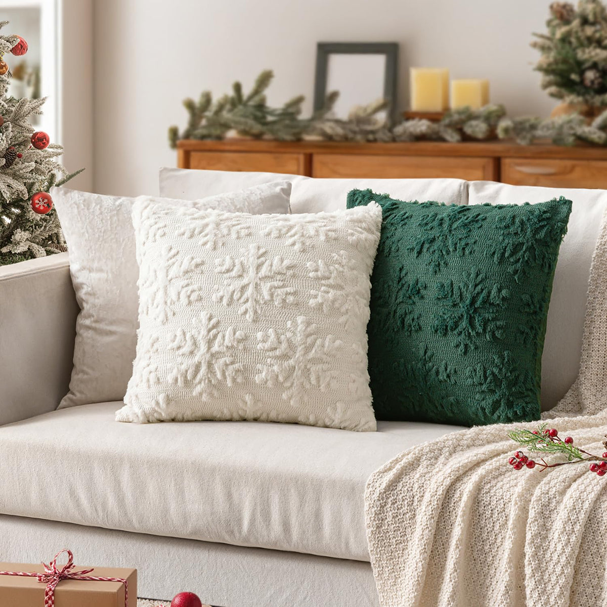 MIULEE Christmas Cream White Throw Pillow Covers Snowflakes Decorative 18×18 Inch Faux Wool Winter Festival Couch Pillow Covers Set of 2 Farmhouse Holiday Home Decors for Sofa Livingroom Bed