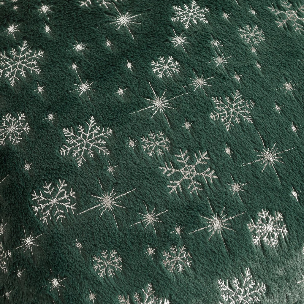 FUTEI Christmas Snowflakes Green Throw Pillow Covers 18x18 inch Set of 2,Soft Decorative Cushion Cases,Home Decor for Couch Bed Living Room