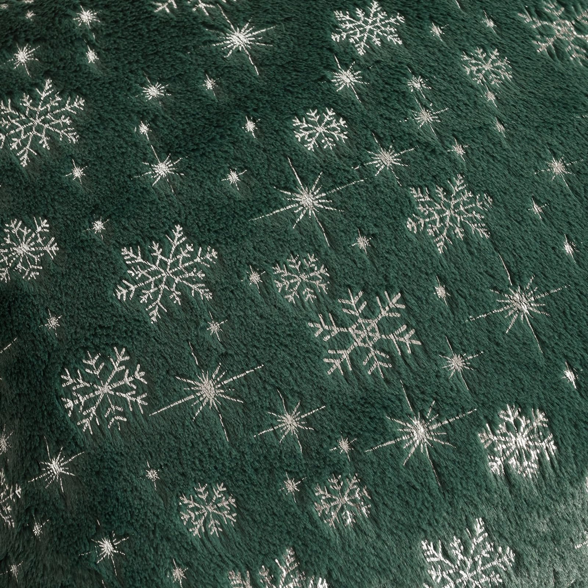 FUTEI Christmas Snowflakes Green Throw Pillow Covers 18x18 inch Set of 2,Soft Decorative Cushion Cases,Home Decor for Couch Bed Living Room